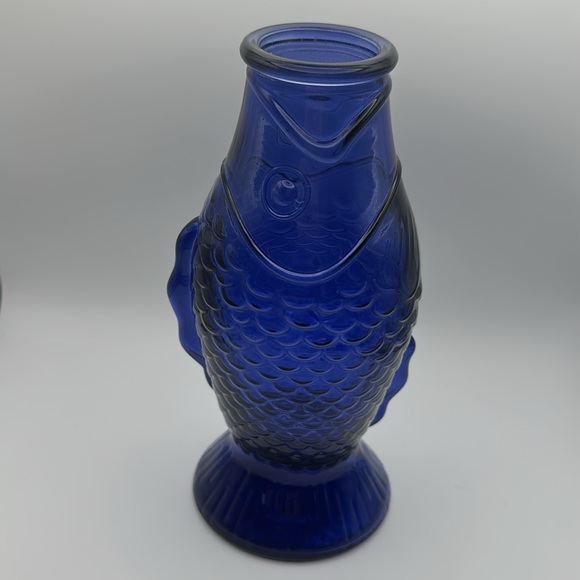Blue glass fish vase - Picture 1 of 15